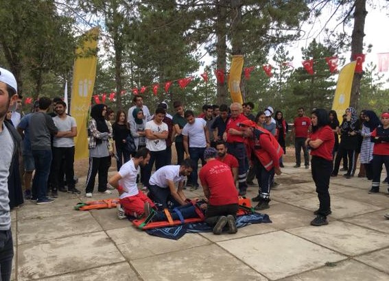 Ayfer Kölük UMKE eğitimleri her yıl düzenli olarak yapılır. Afet anında bir yaşama dokunabilmek için her donanımla hazır olmalısınız.